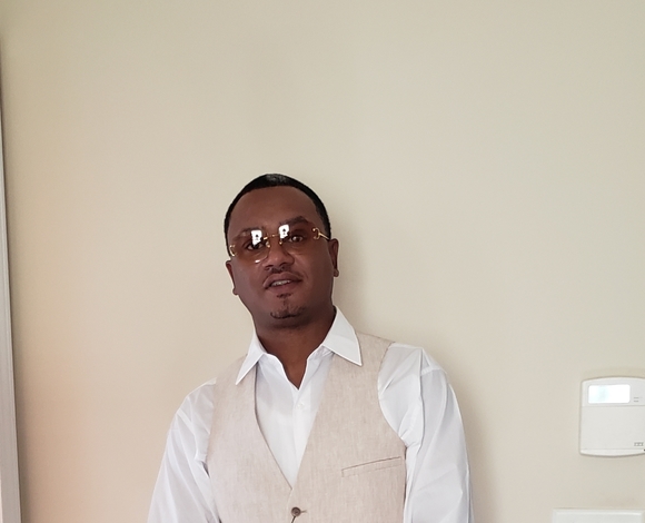 Meet your Posher, Chaz - Picture 3 of 3